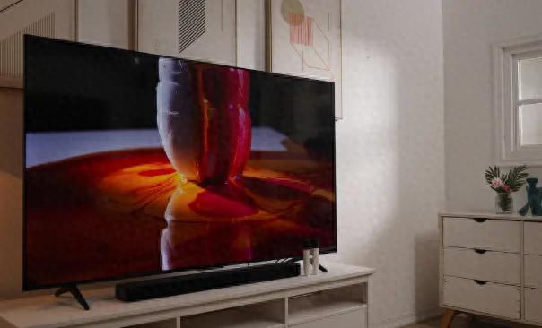 40岁大妈唱歌吸粉4000万,长得像迪丽热巴,网友却说:我上我也行