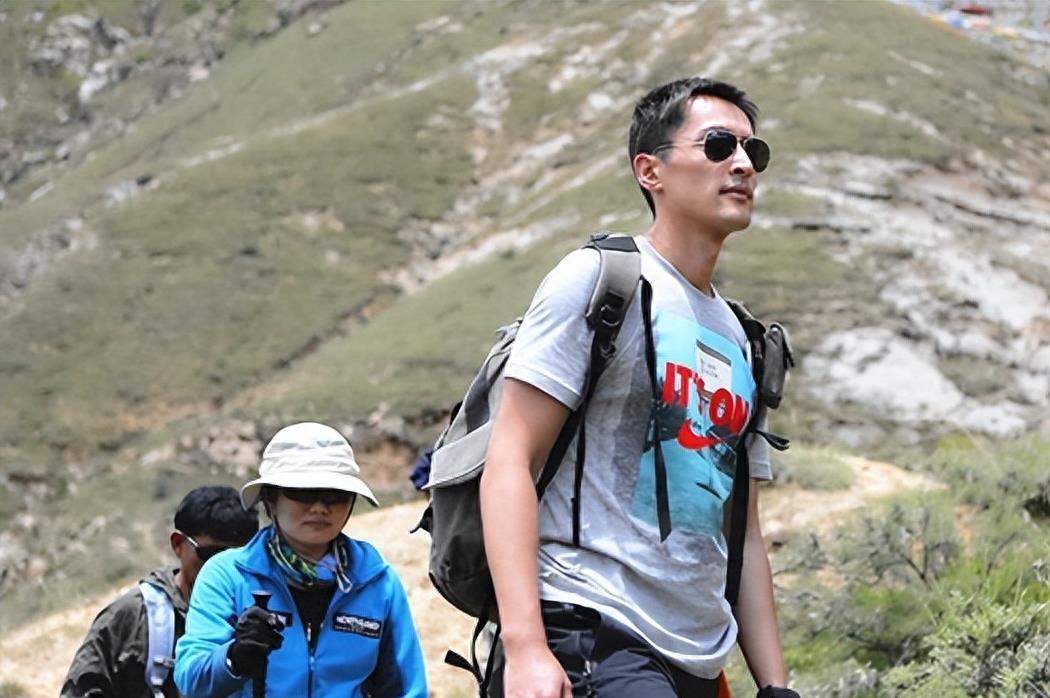 胡歌的一句承诺,改变农村留守女孩的一生,成就一位中科院博士