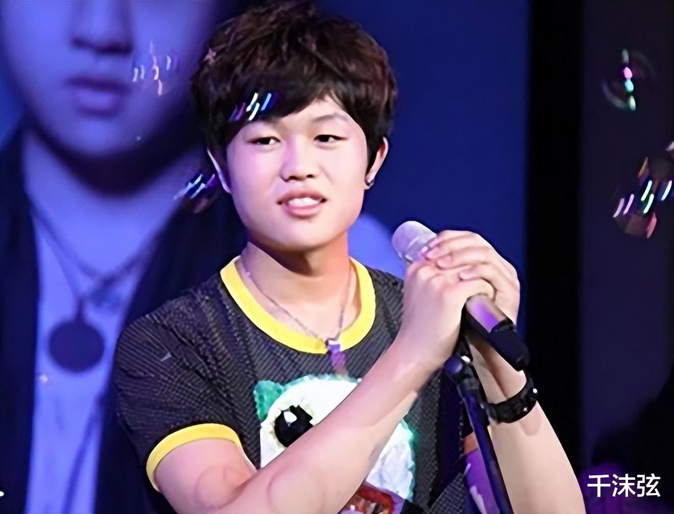 84岁李双江旅游被偶遇,儿子出狱后神采奕奕,李天一疑似陪同