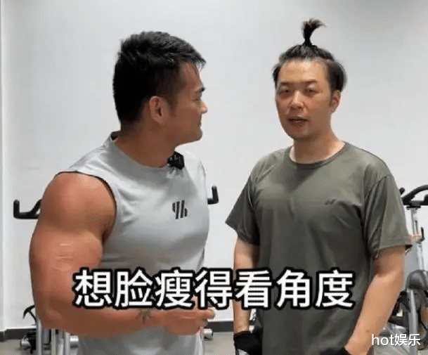 沈梦辰夫妇手牵手逛街,杜海涛瘦身成功变丑,头发稀疏尽显老态