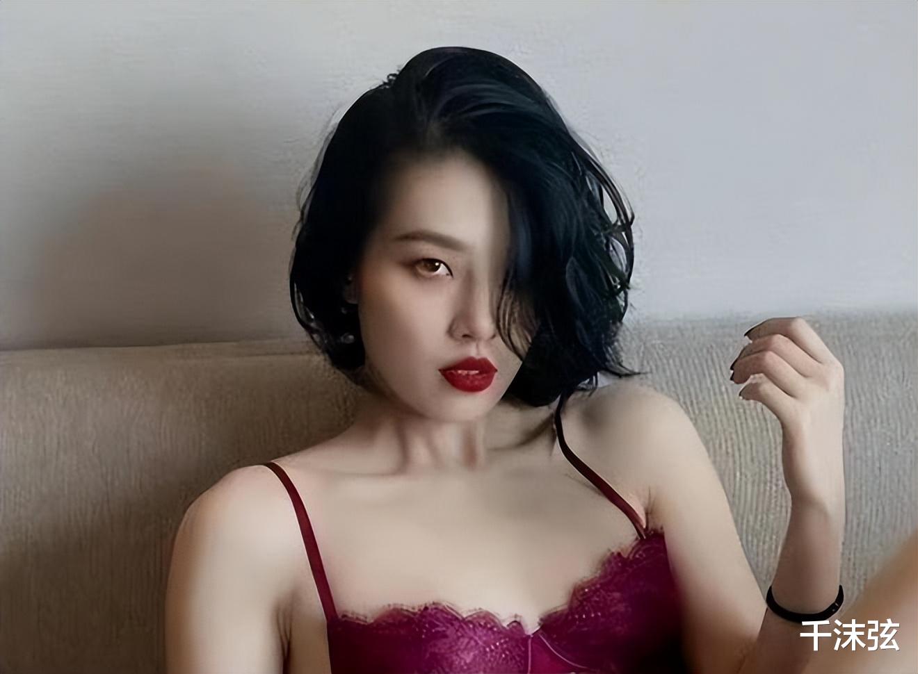 “牵手门”董思槿近况:穿衣保守、眼神无光,疑似将财产转移国外