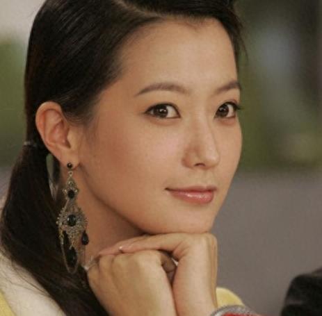 金喜善女儿“是伴随整容长大的”被嘲笑丑,如今长得很像“赵丽颖”