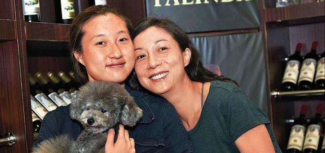 成龙|成龙女儿与母闹翻拒返港:宁愿流浪也不与妈团聚