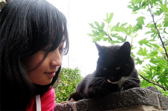 教师|山东女孩马滢:才貌双全,名牌大学毕业,为何不找工作出家当尼姑