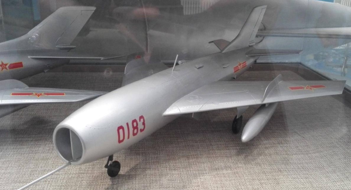 据称解放军改装了数百架退役的歼6,和数百架退役的歼7系列战机,总数