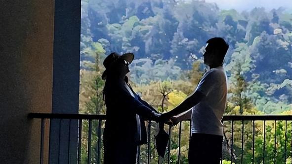 41岁Selina官宣产子，孩子肺积水插管住保温箱，与小男友仍未领证