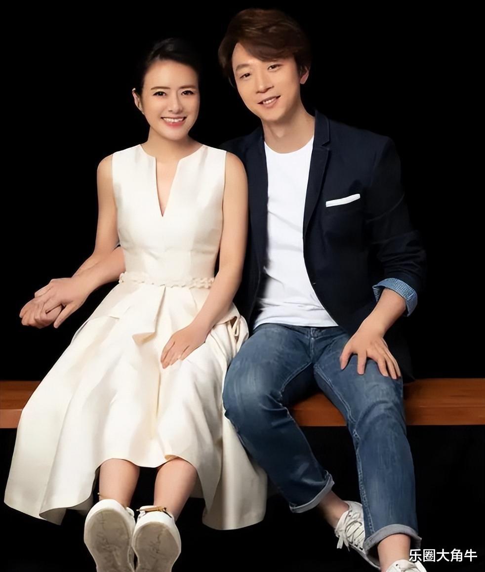 主持人陈辰罕晒全家福,41岁高龄生子,与小3岁老公似姐弟