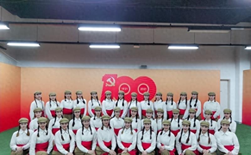 恒大歌舞团团长白珊珊:一赌便是整个青春,谎言将要败露