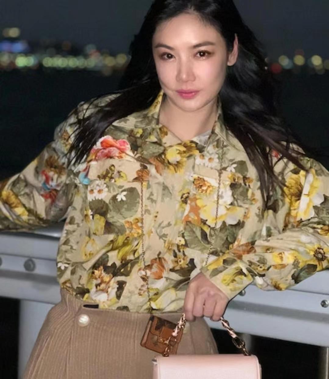 乐基儿|样貌崩坏!前天王嫂近况老态尽显苹果肌下垂,疑似受婚变传闻影响