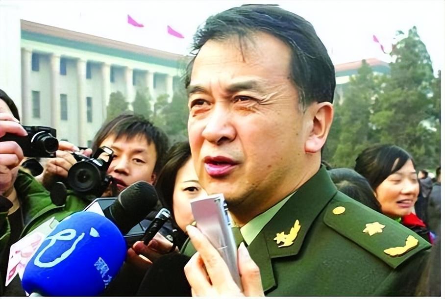 李晨|黄宏:24年春晚“钉子户”,退居幕后,如今现状令人唏嘘