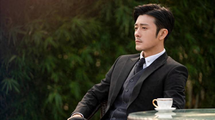 亲妈是导演，干妈是导演，20年都捧不红的他，却在改名后火了