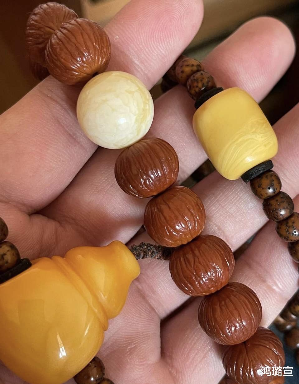 蜜蜡|蜜蜡手串要如何佩戴盘玩?你确定你佩戴的没问题?