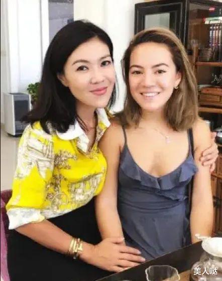 苏芒携女儿拍大片,22岁混血女儿长得着急像40多,分不清谁是妈妈谁是女儿
