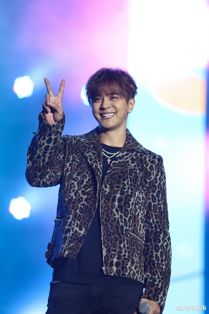 罗志祥在泰国“变性”后重新出道,画面辣眼睛,他也太疯了吧