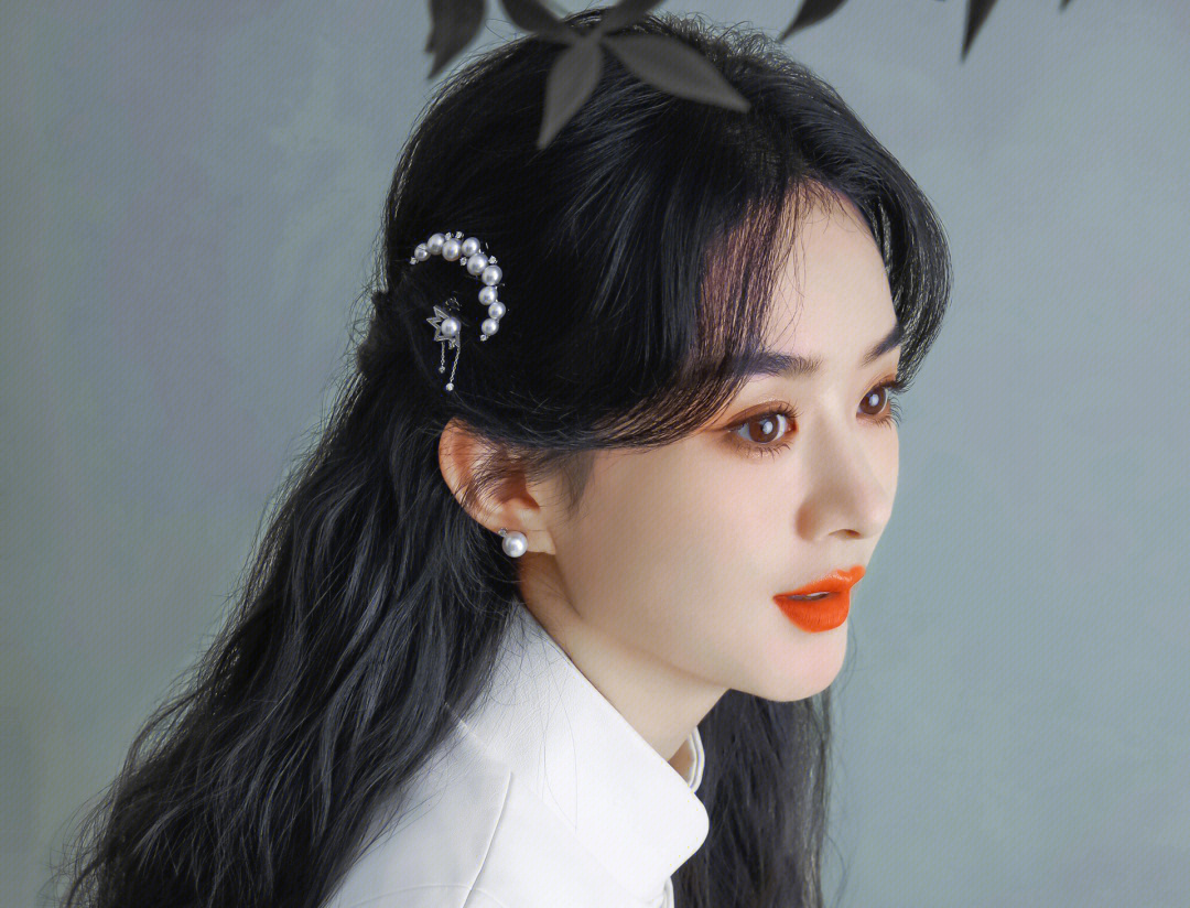 赵丽颖|35岁赵丽颖晒新年湿发照!一双丹凤眼炯炯有神,皮肤白皙显年轻