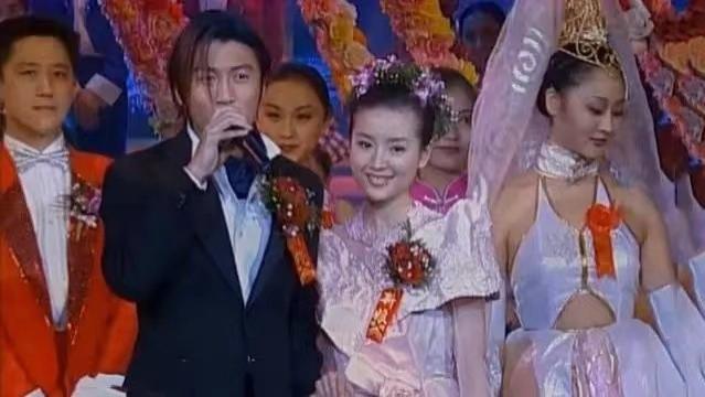 春晚|潘长江28年前的春晚，看他身边跳舞的丫头，如今红得一塌糊涂