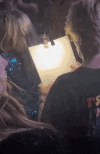 霉霉全球巡演狂揽百亿，歌迷买断机票酒店，外国总统总理写信表白