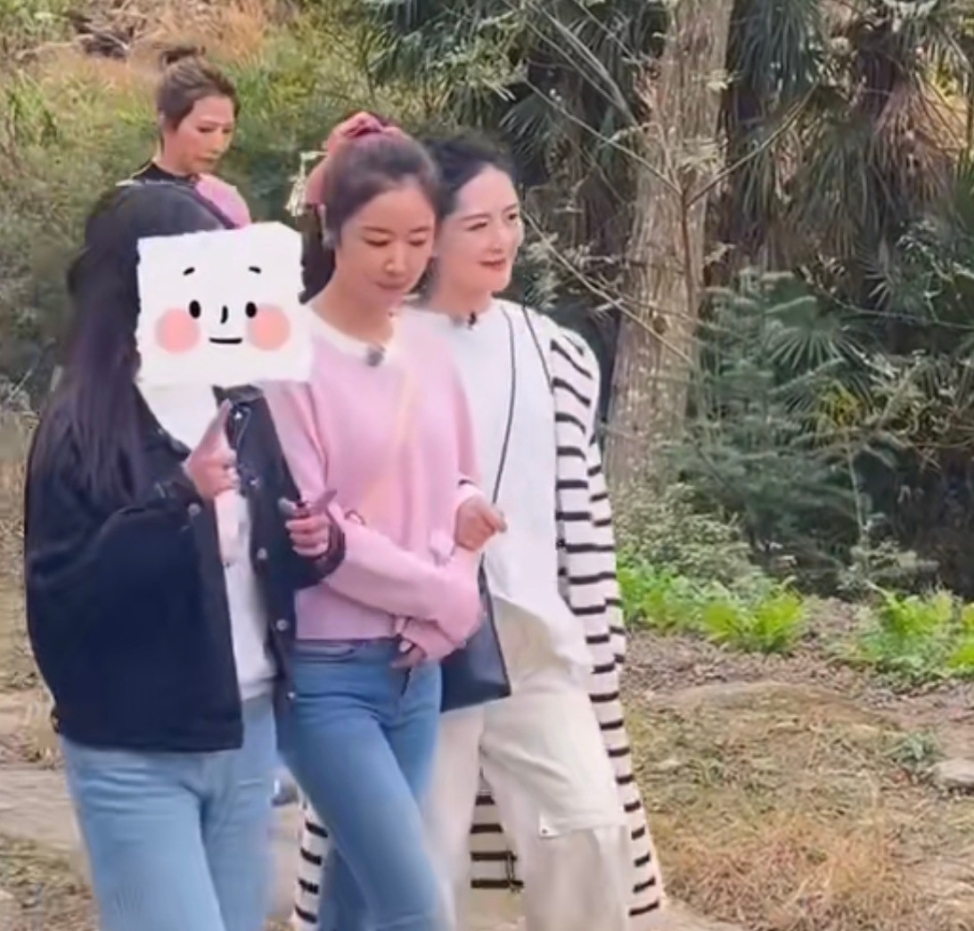 “看似完美艳丽,实则满脸皱纹”的不老女神们,生图才是人间真实