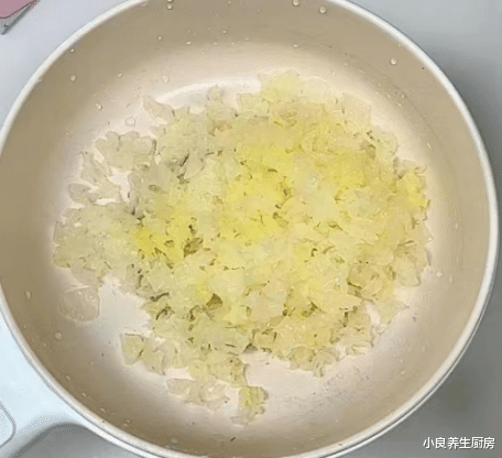 银耳|天冷了,女性要多吃“它”,简单煮一锅,补血养颜,气色越来越好