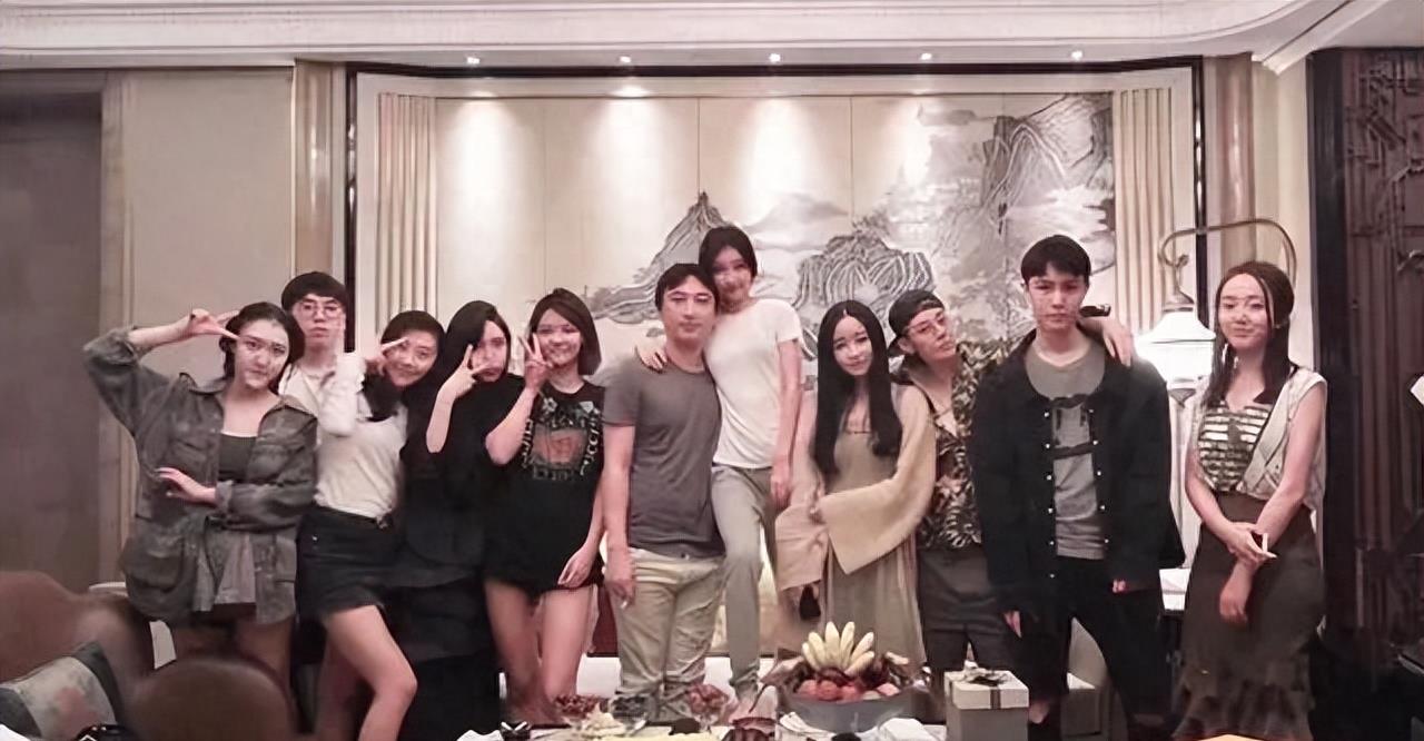 王思聪和21岁女友光速分手!女方已搬离豪宅,新女友的颜值不输明星