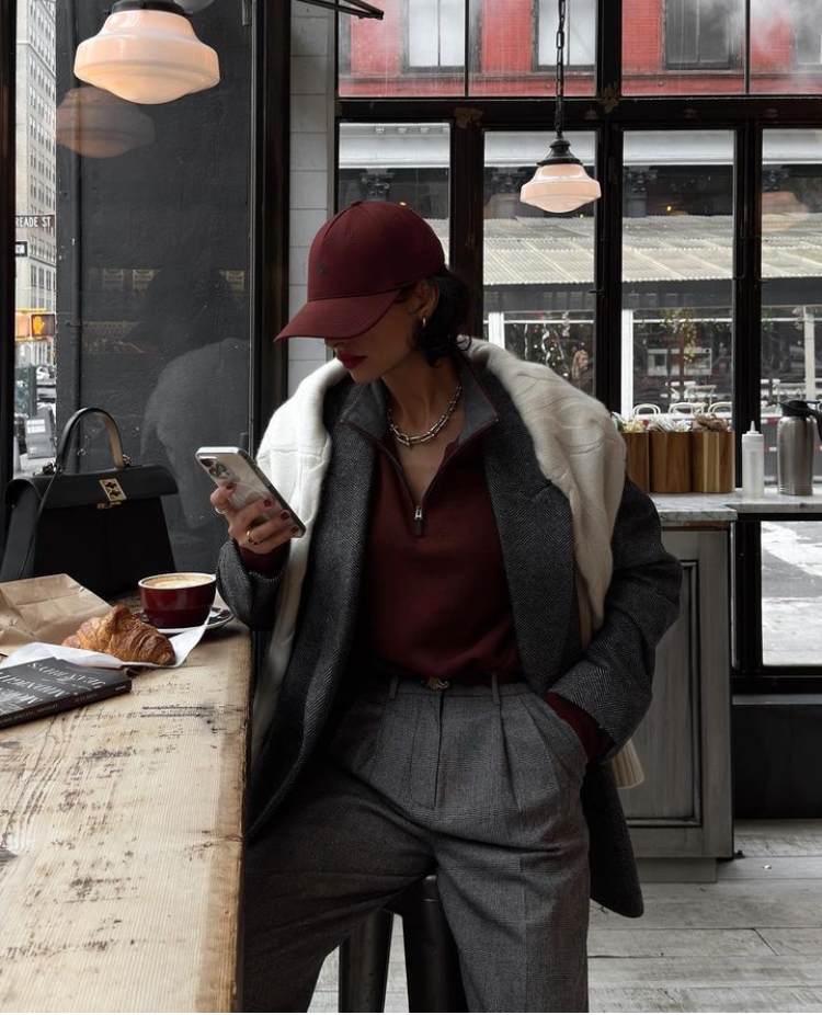 职场女性这么穿高级显气质!“格雷系大衣+毛衣”就够,谁穿谁美