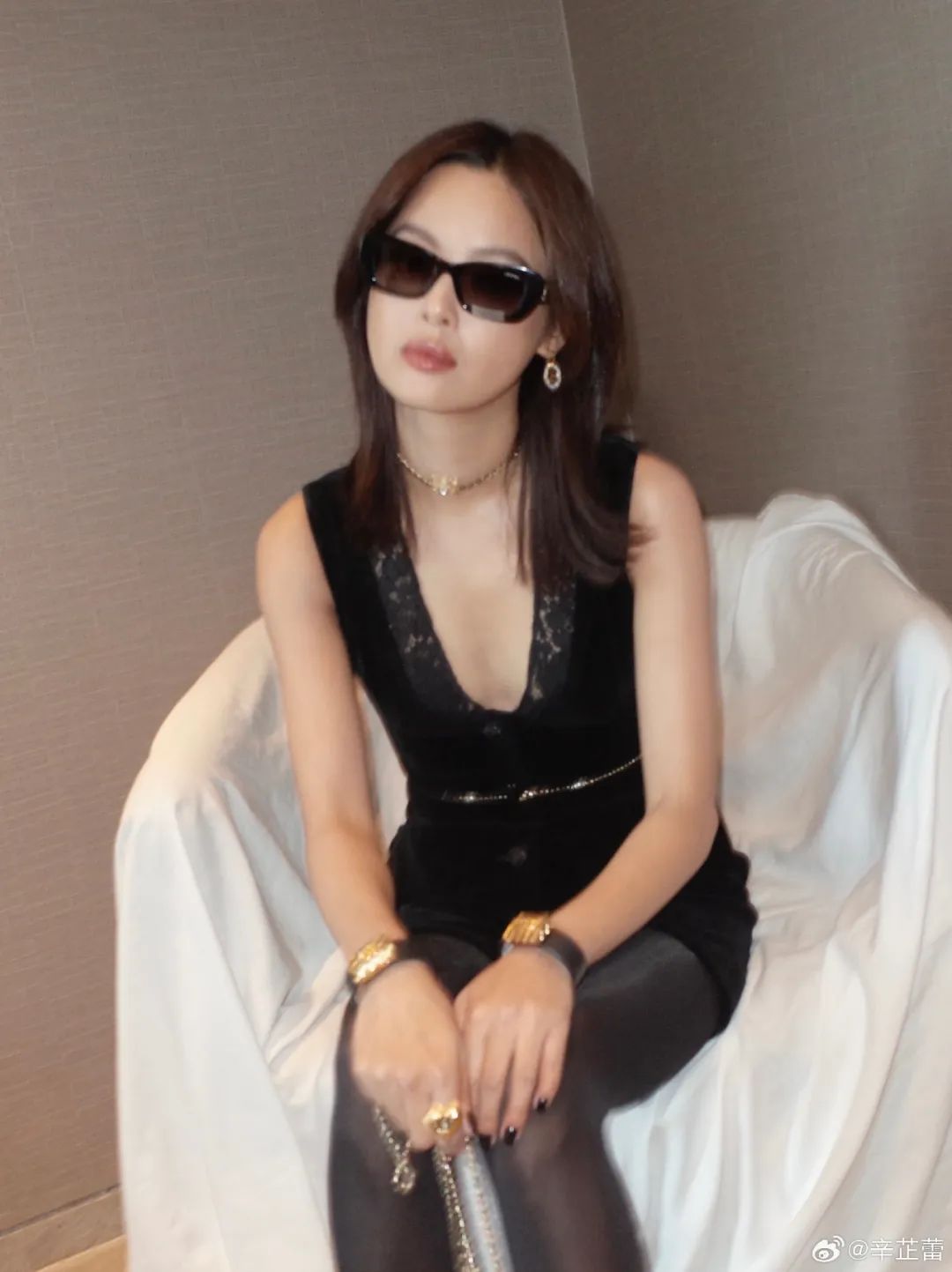 美成“内娱宋慧乔”,却爱上塌房男:姐糊涂啊!