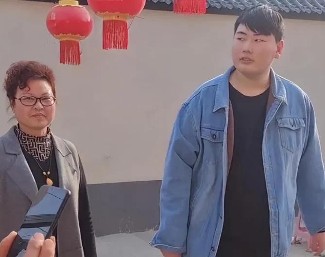 岳云鹏|陈亚男未婚夫拍孕照,男方还是带着朱小伟的影子