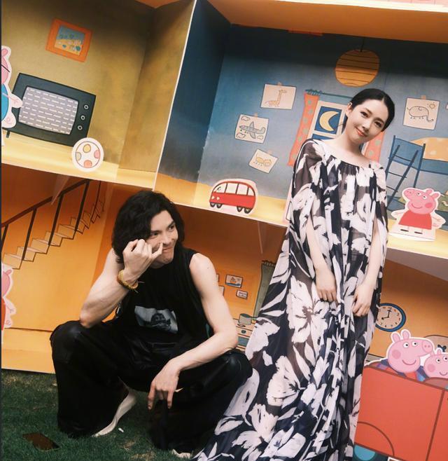 向佐带娃立“保姆”人设,表态“期待第三个”,39岁郭碧婷认命了