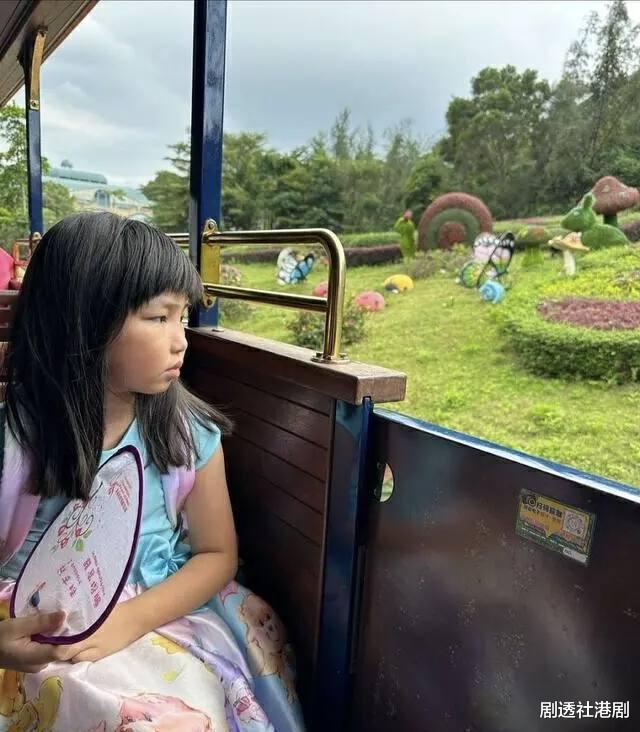 TVB实力男星一家内地游玩！为2岁小儿子庆生，被曝将在深圳开工