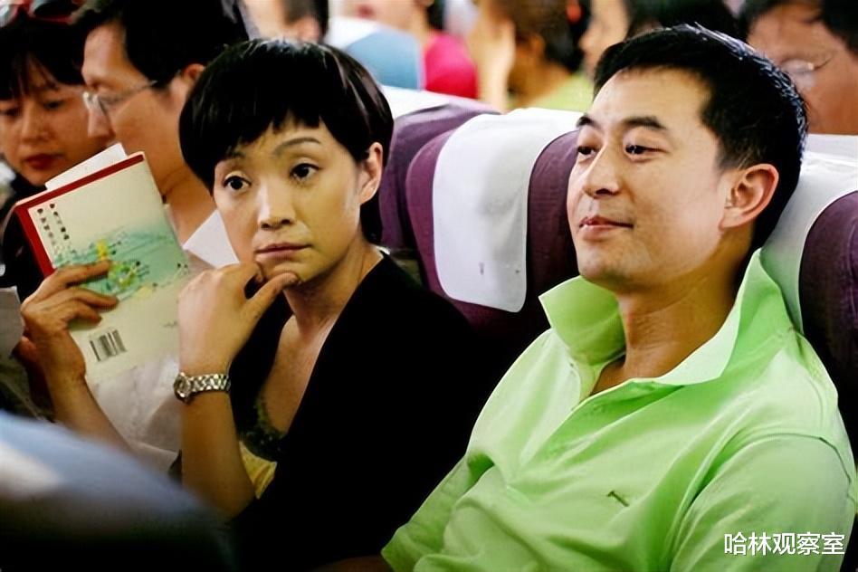 张嘉益|52岁张嘉译香港被偶遇,脸部圆润发福明显,戴大金戒指吸睛