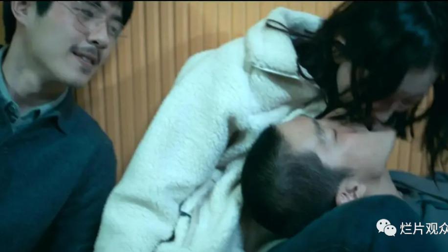 看了《燃冬》，感觉在电梯被摸的是“我”，浑身鸡皮疙瘩