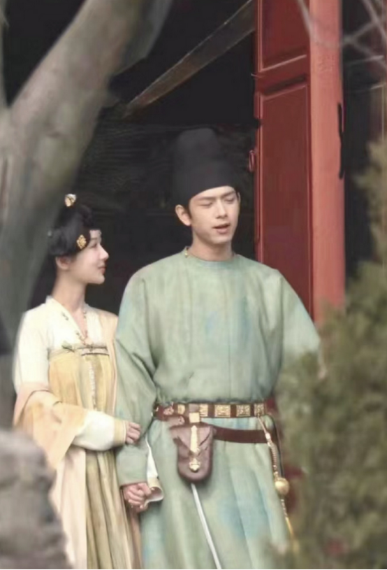 同样是唐妆,把谭松韵杨紫和殷桃放一起看,女星审美差距就出来了