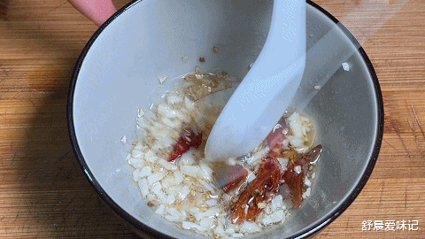 |3分钟将银耳泡发的方法可以试试，简单拌一拌，爽口开胃解油腻呢