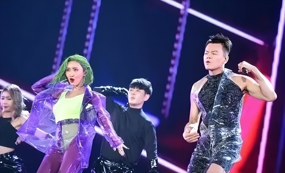 理解王嘉尔，成为王嘉尔，众明星看韩国男艺人离谱表演，反应夸张