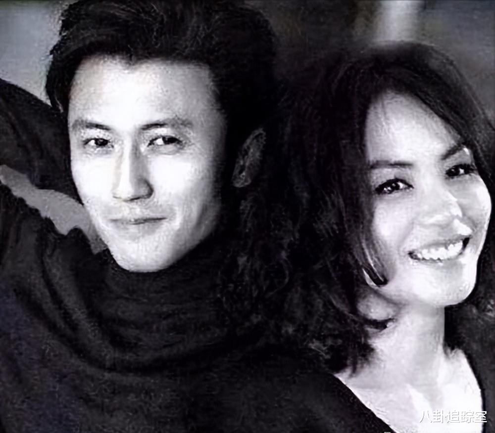 港媒曝张柏芝夜宿谢霆锋豪宅,谢振轩劝说父母复婚,谢贤拒认王菲