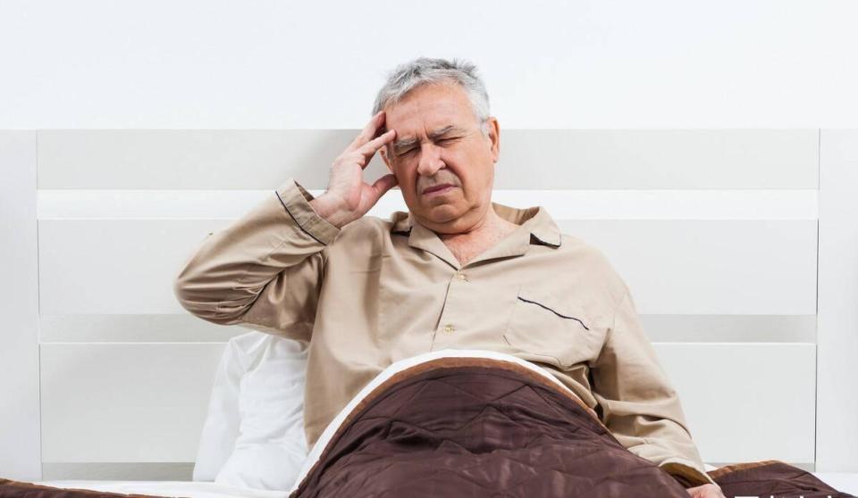 “8小时睡眠论”是否科学？过了65岁的老人，每天睡多久才正常？