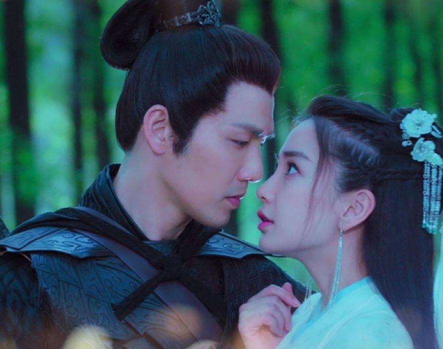 钟汉良|48岁钟汉良现身公司参观,头发浓密颜值回春,穿搭遭网友吐槽