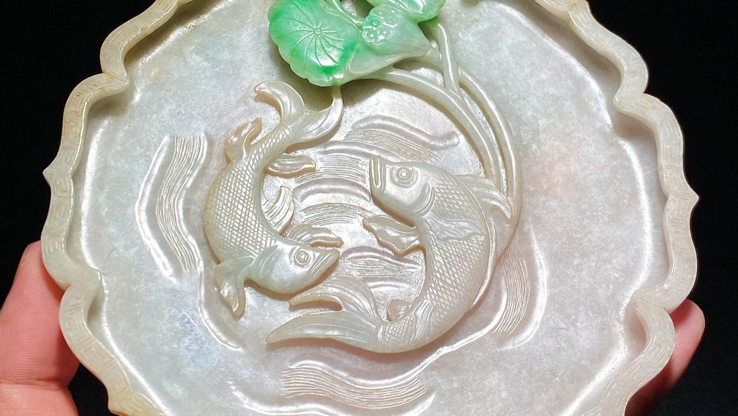 翡翠|清道光 老坑飘绿翡翠 双鱼纹 莲莲有鱼 海棠形 笔舔 水洗 摆件