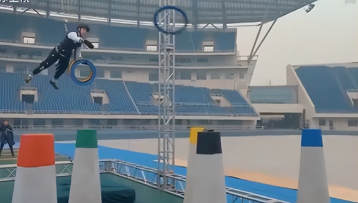 杨超越|杨超越孟子义张雨绮成团，最新养眼综艺get