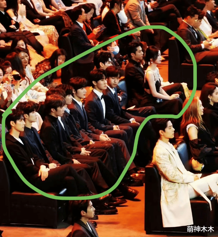 王一博|微博之夜真实座位曝光!高叶咖位飞升压李一桐,王一博雷佳音同排