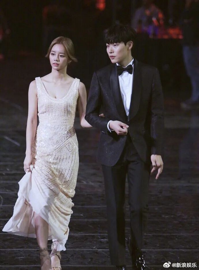 明星情侣宣布分手！网友：无法接受