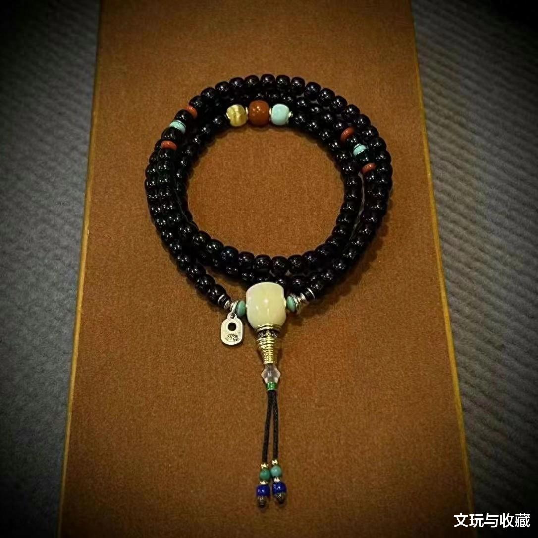 百搭之王“椰蒂”做成手串,便宜东西戴出万元墨玉的感觉