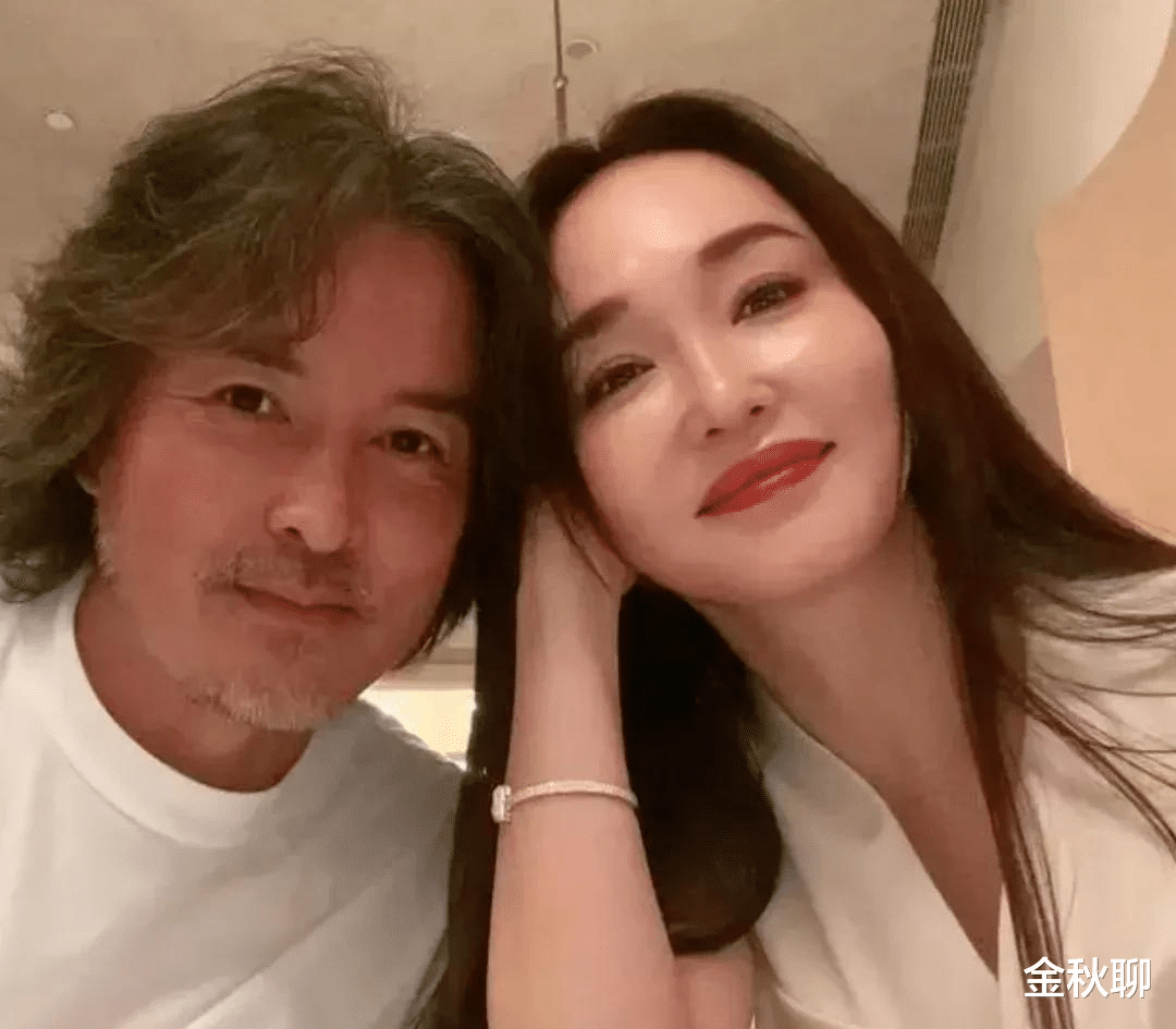 范文芳|51岁范文芳秀身材惹热议 小龙女终把杨过熬成爹！