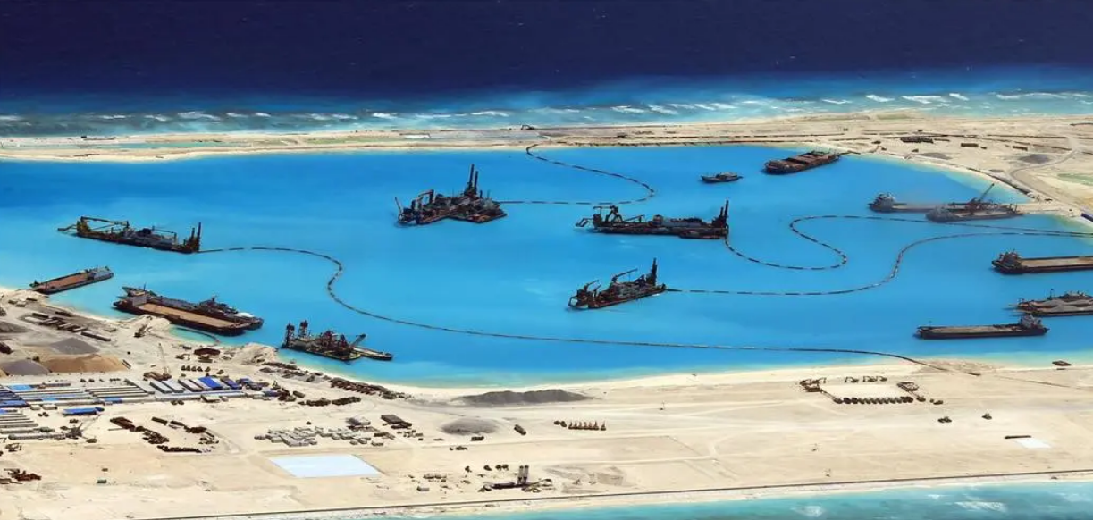 美威胁如果再在南海造岛,就发射导弹把全炸了,专家:炸个试试?