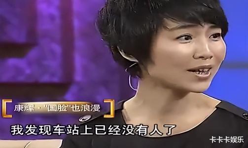 央视主持人康辉：坚持丁克恩爱有加，却在48岁时直言后悔当初选择