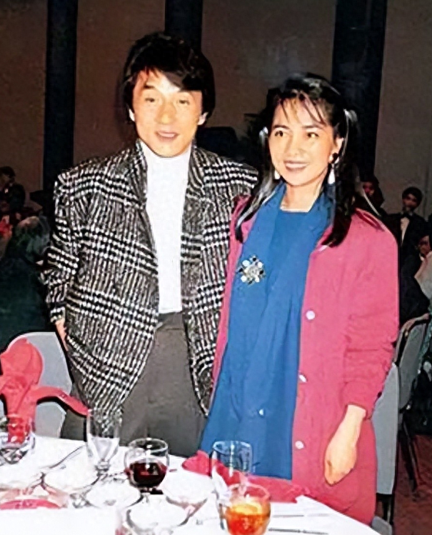 吴绮莉杀回来了！成龙3次更改千亿遗嘱，才是对林凤娇最大羞辱