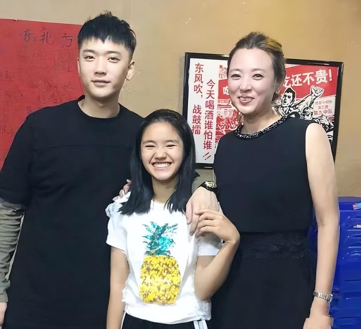 戒指|李勒优翻车!抢晋妈1.7W卡地亚戒指,四处炫耀被嘲:早晚翻车