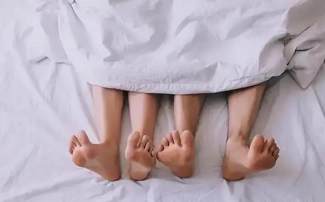 32岁小伙凭借自身本事,两年睡400位女性,女友更是多到需要排队