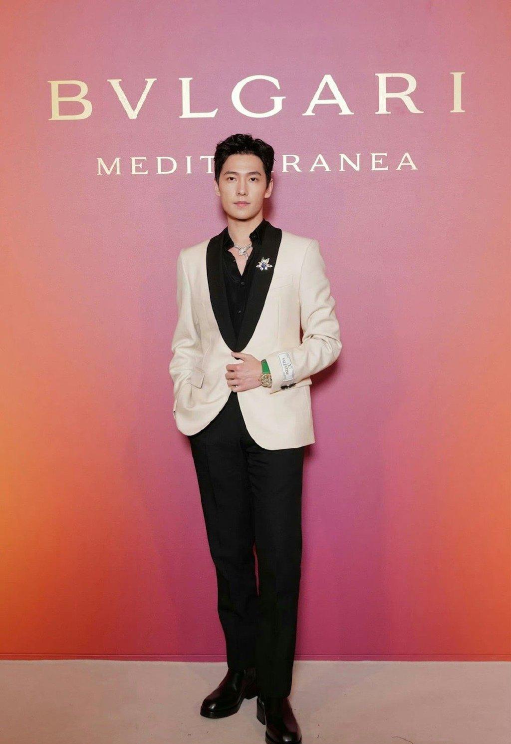 刘亦菲|刘亦菲国外看秀，路透被指太大牌，生图差距大被质疑整容！