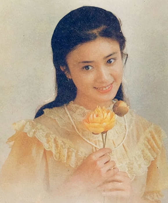 傅艺伟|傅艺伟的毁灭史:从“最美妲己”到“阶下囚”,她到底做错了啥?